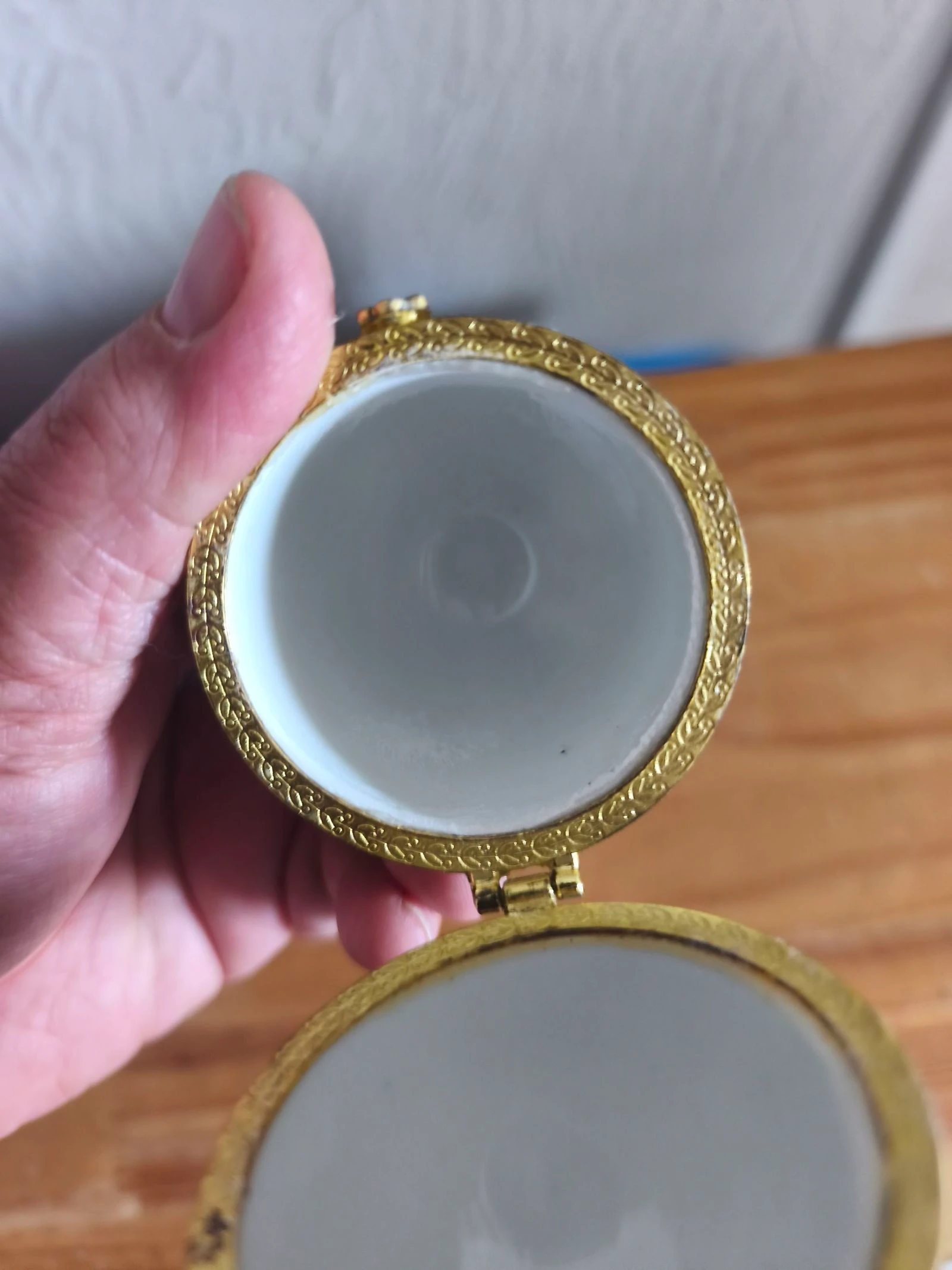 Set van 2 decoratieve porseleinen eieren met gouden frame – photo 9